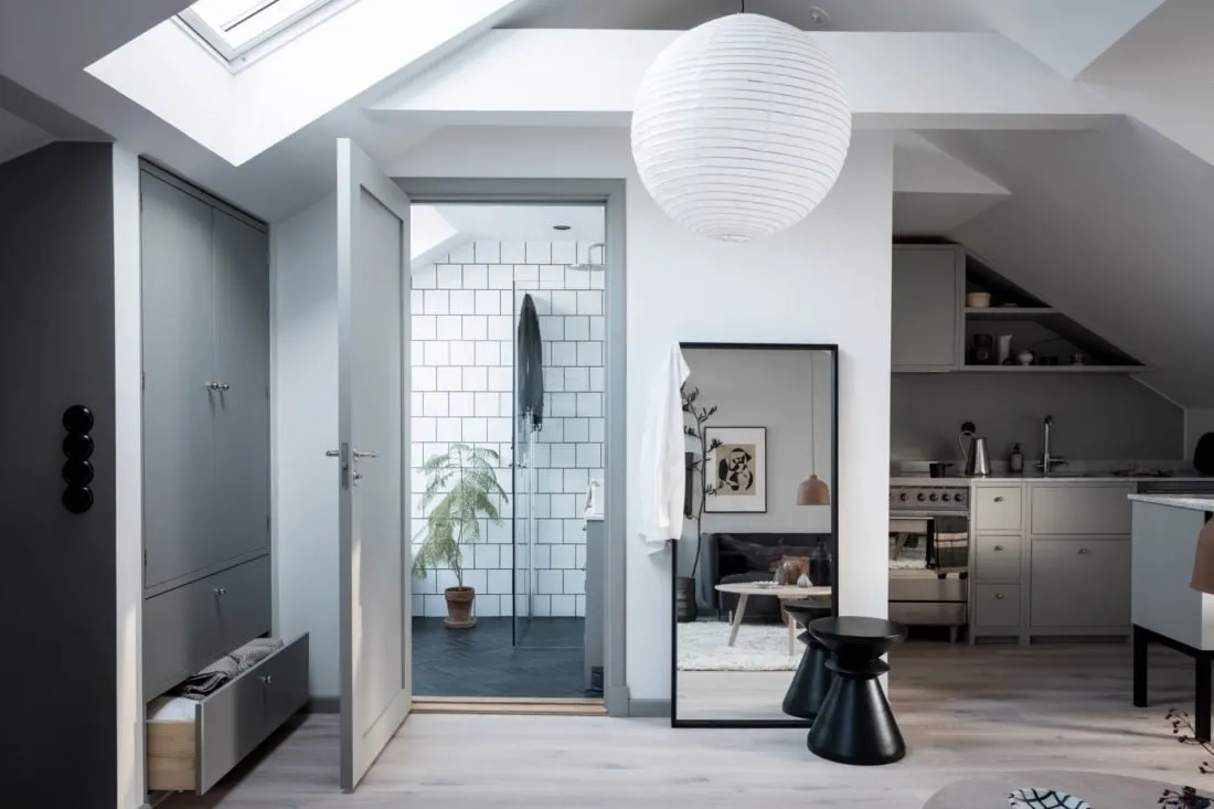 照片:现代、斯堪的纳维亚风格浴室,室内装饰,公寓,工作室,白色,米色,灰色,loft风格室内设计,面积小于40平方米,艾玛·菲舍尔——我们网站上的照片