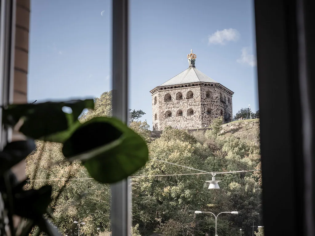 照片：Loft、斯堪的纳维亚、室内设计、公寓、平面图、装饰、白色、灰色、2室、不超过40平方米 – 我们网站上的照片