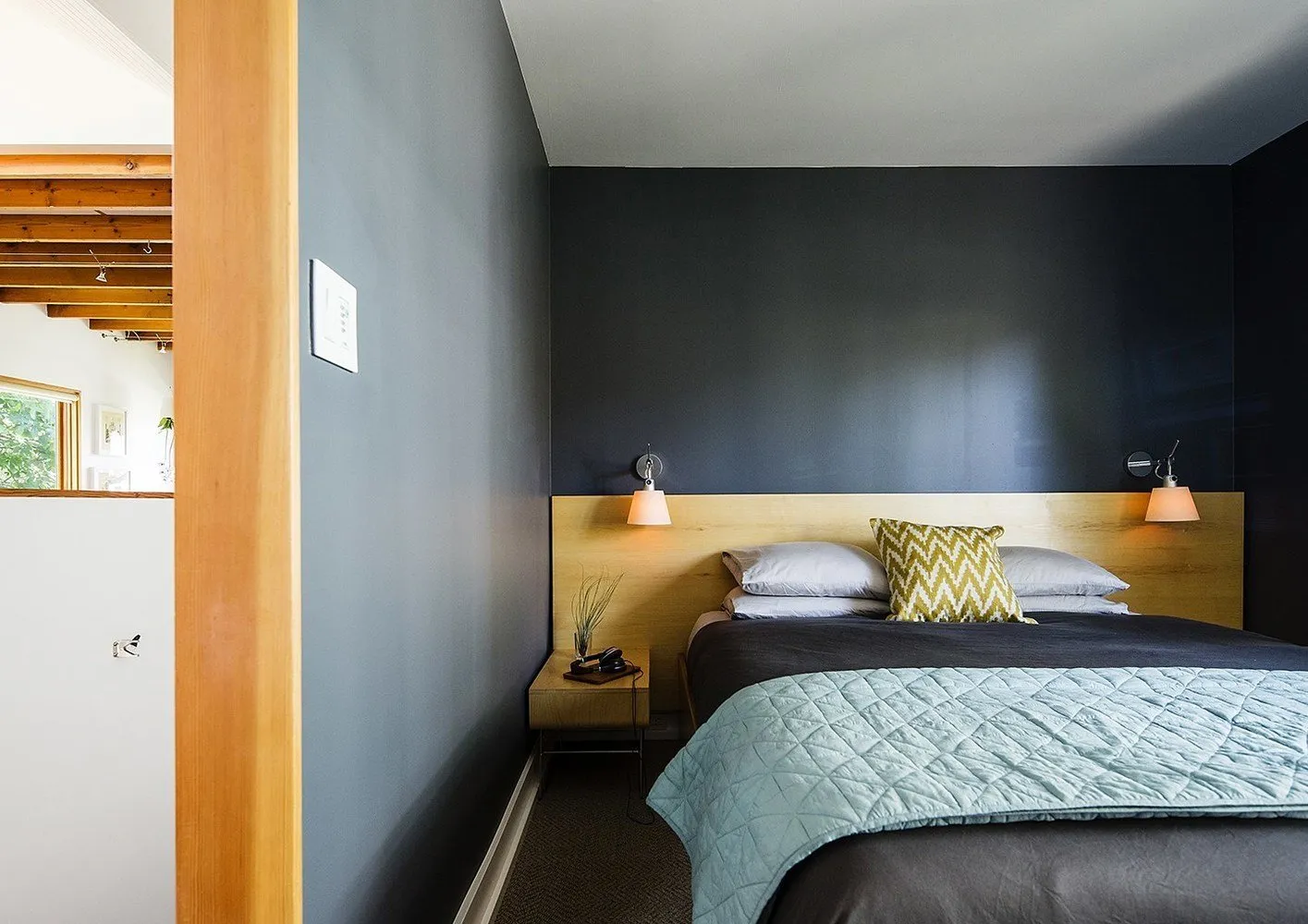 照片：现代风格卧室，厨房与餐厅，室内装饰，房屋，美国，白色，房屋与小屋，超过90平方米，西雅图 – 我们网站上的照片