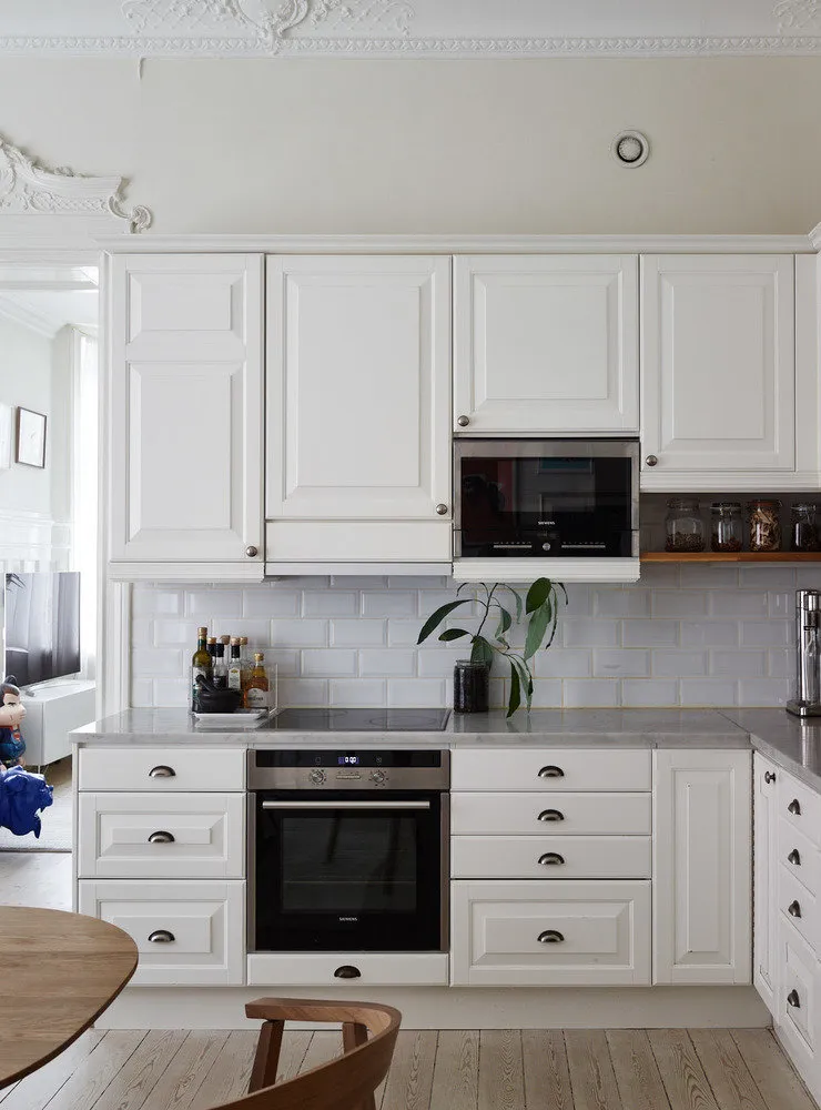 照片：斯德哥尔摩北欧、古典、折中主义风格厨房和餐厅，室内装饰，公寓，瑞典，斯德哥尔摩，如何装饰折中主义室内，室内折中主义，4个或更多，超过90平方米 – 网站上的照片