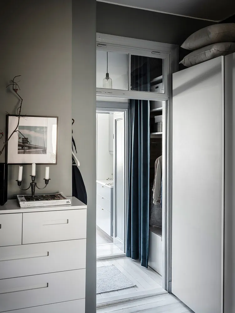 照片：斯堪的纳维亚风格门厅、Loft、室内设计、公寓、平面图、装饰、白色、灰色、2室、不超过40平方米 – 我们网站上的照片