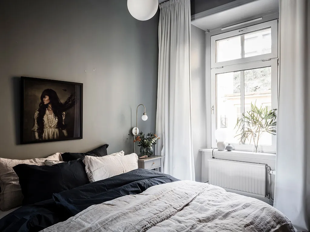 照片：斯堪的纳维亚风格卧室、Loft、室内设计、公寓、平面图、装饰、白色、灰色、2室、不超过40平方米 – 我们网站上的照片