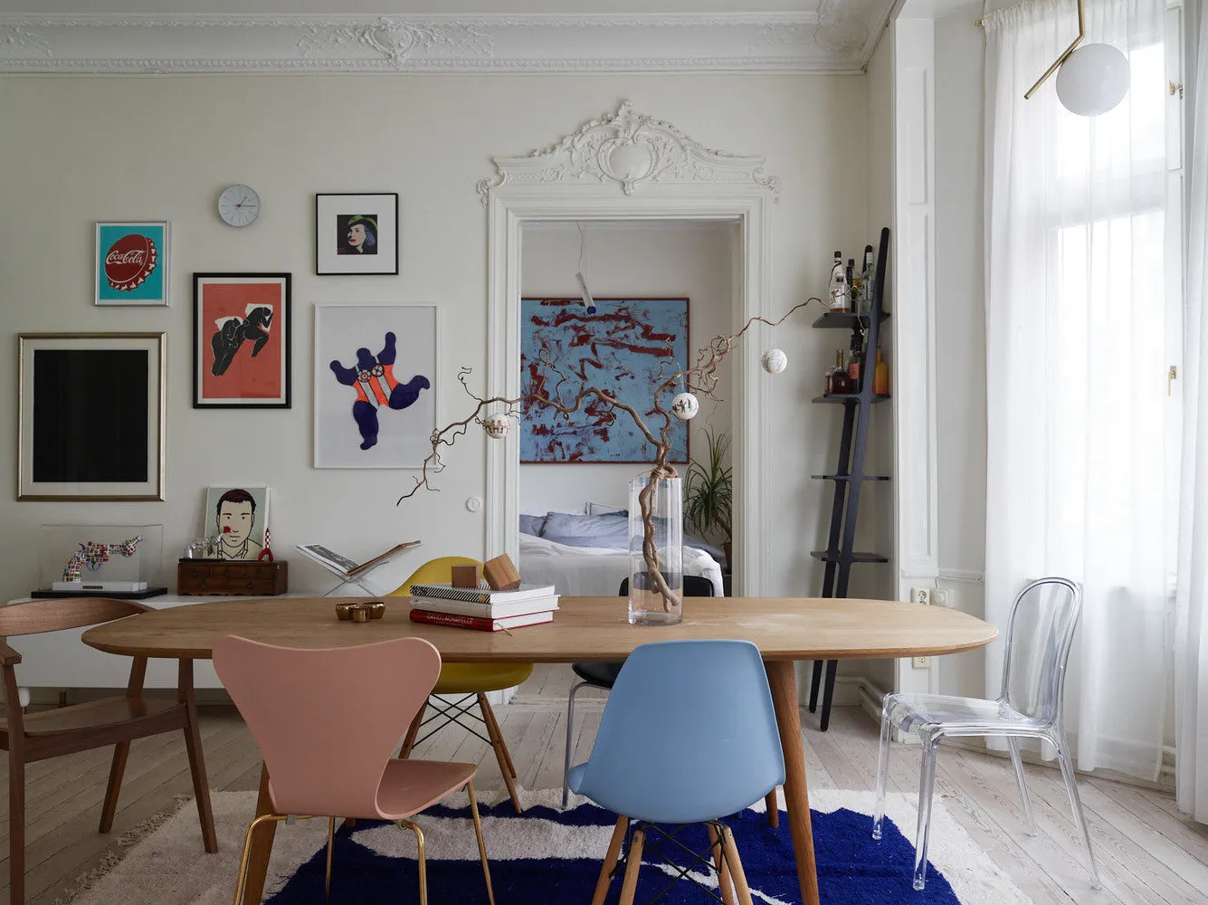 照片：斯德哥尔摩北欧、古典、折中主义风格客厅，室内装饰，公寓，瑞典，斯德哥尔摩，如何装饰折中主义室内，室内折中主义，4个或更多，超过90平方米 – 网站上的照片