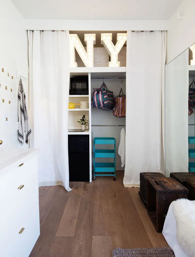 Фотография: Спальня в стиле Скандинавский, Гардеробная, Советы – фото на нашем сайте