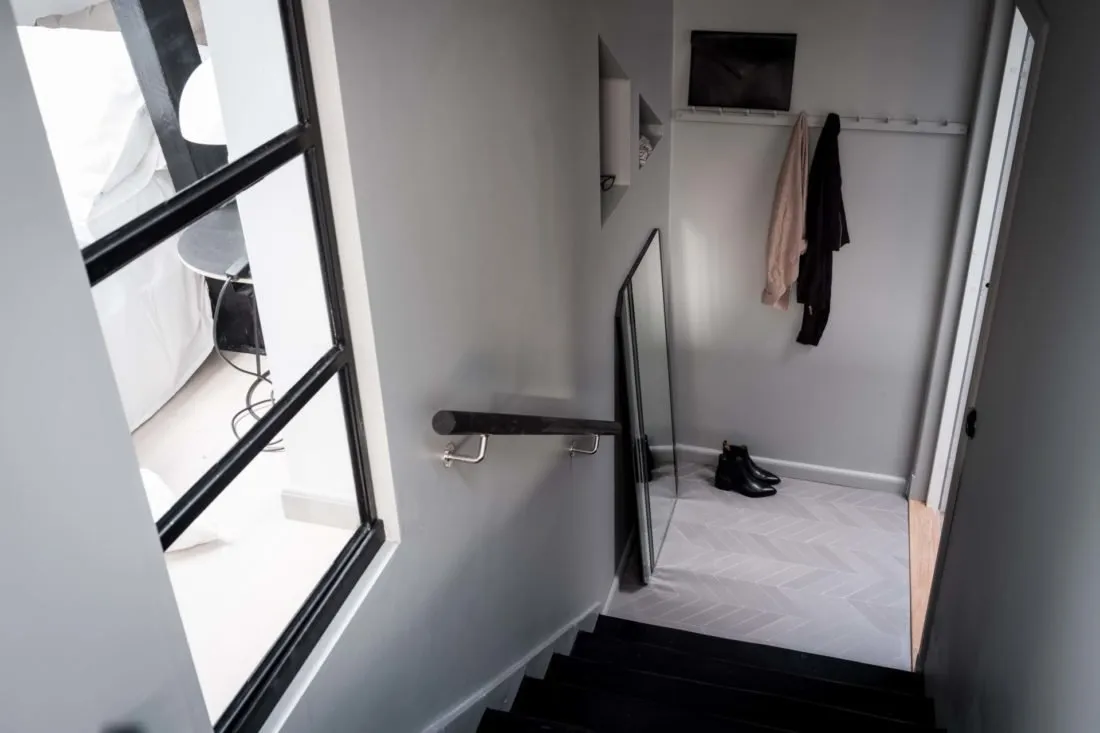 照片:现代、斯堪的纳维亚风格入口大厅,室内装饰,公寓,工作室,白色,米色,灰色,loft风格室内设计,面积小于40平方米,艾玛·菲舍尔——我们网站上的照片