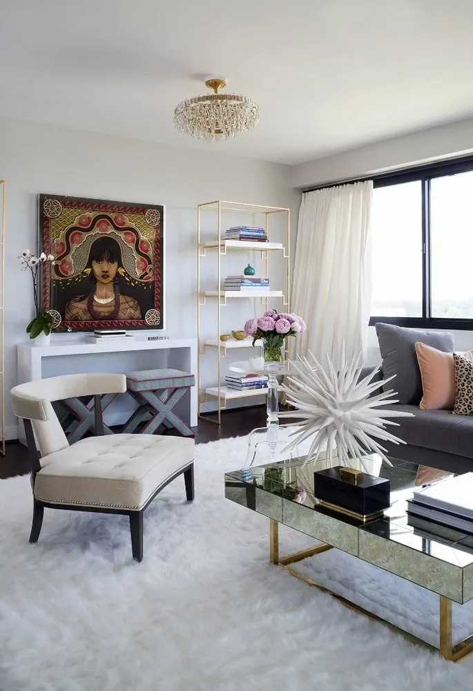 照片:美国公寓中性风格客厅,室内装饰 – 网站上的照片