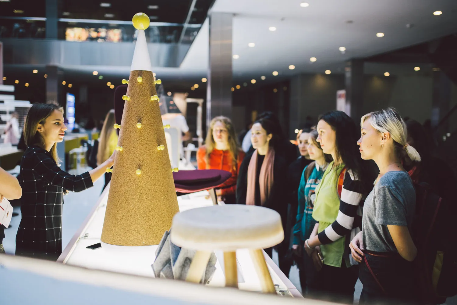 照片:Olga Kosyrev,指南,Fabio Novembre,米兰莫斯科家具展 – 我们网站上的照片