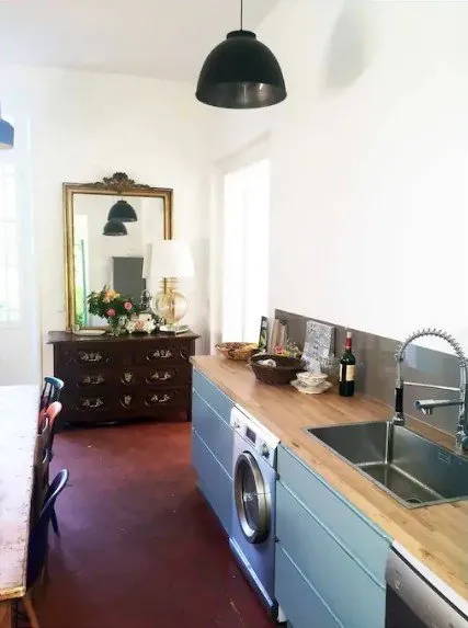 照片：斯堪的纳维亚风格厨房与餐厅 – 我们网站上的照片