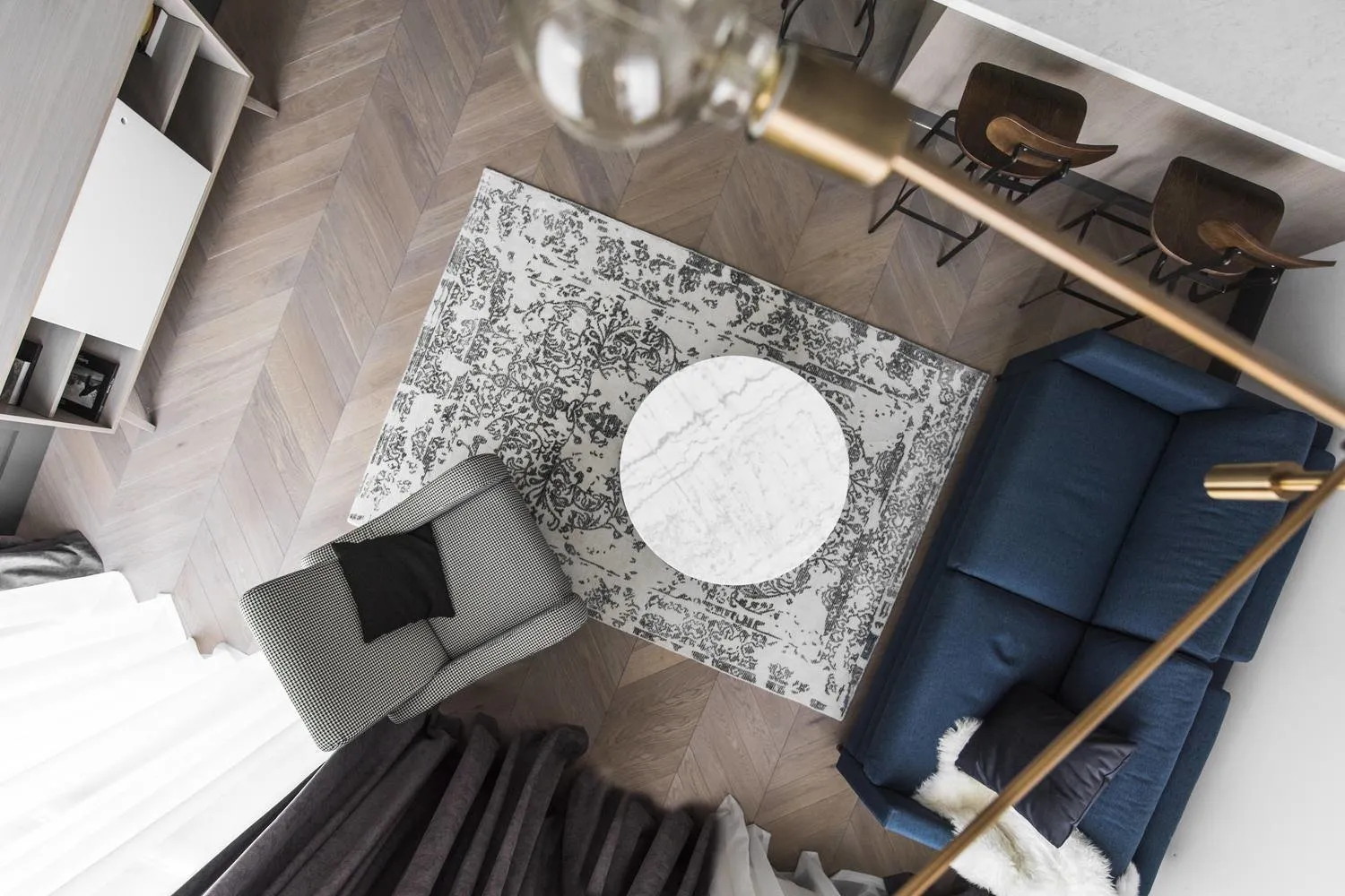 Foto: Wohnzimmer im Modern-Stil, Küche und Essbereich, Garderobe, Dekor und DIY, Kleine Wohnung, Vilnius – Foto auf unserer Website