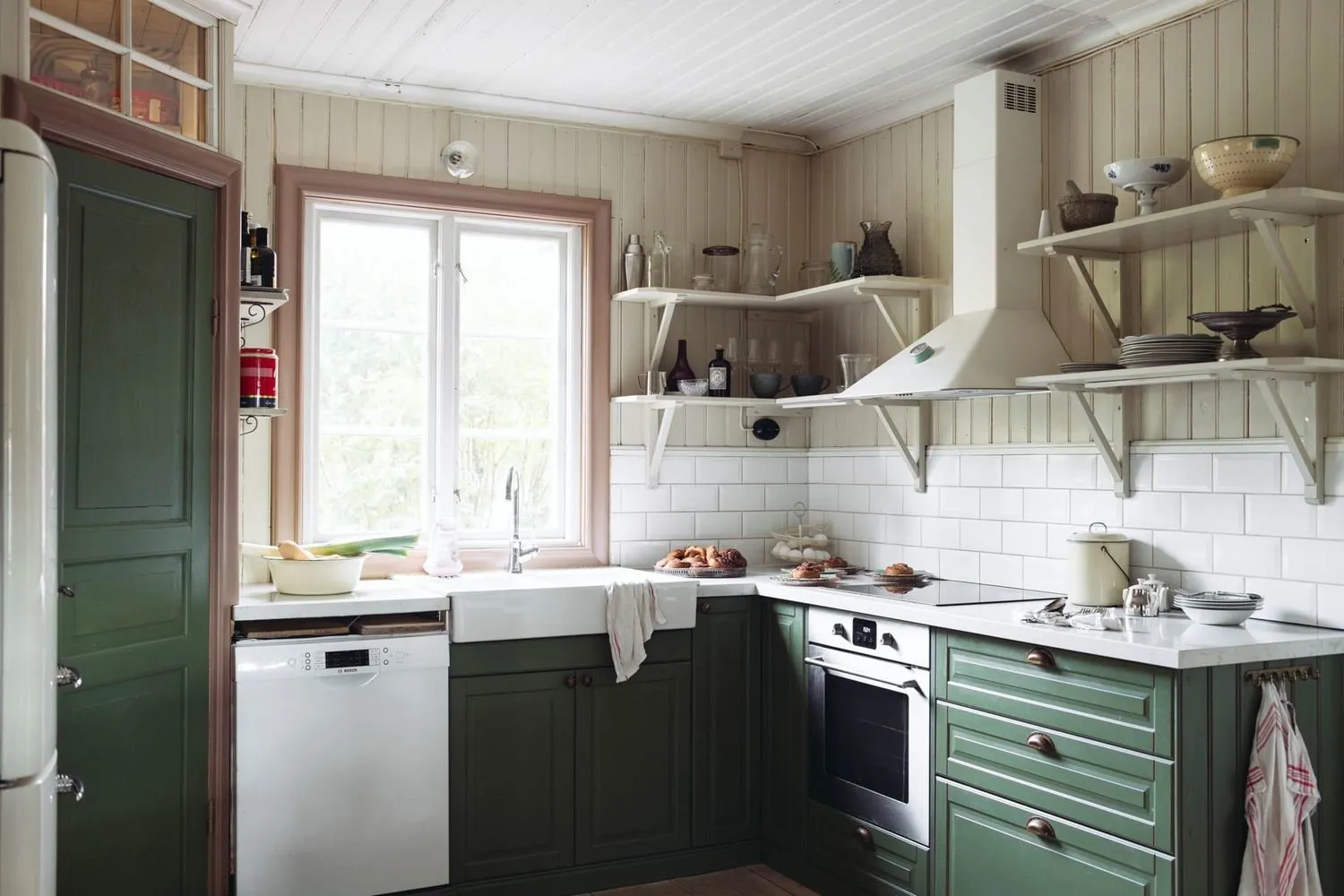Photo: Kitchen and Dining Room in Provence and Country Style, Scandinavian, Eclectic, House, Sweden, Cottage, Home and Garden, 4 or more – photos on our site
