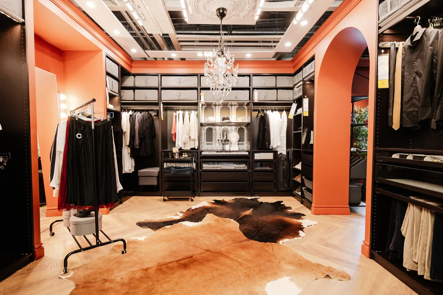 Дизайнерські обоя з арками між секціями шафы