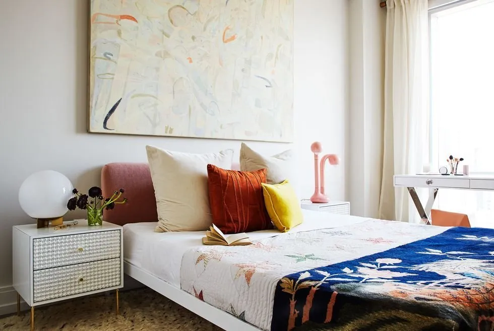 照片:现代风格卧室,室内装饰,小公寓,纽约指南 – 我们网站上的照片