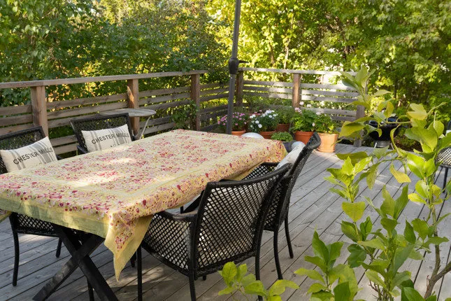 照片：露台北欧风格、现代、室内装饰、房屋、白色、极简主义、别墅、灰色、蓝色、棕色，4间或以上卧室，面积超过90平方米 – 网站上的照片