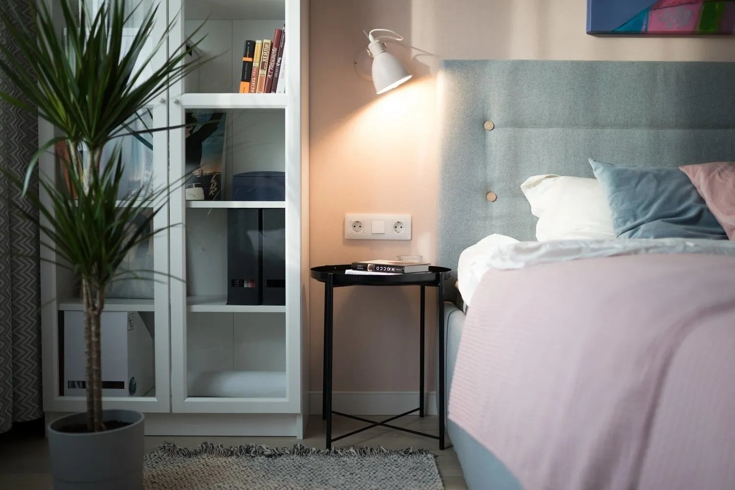 Photo: Modern Style Bedroom, Tips, Small Bedroom, Anna Dobrovolskaya, How to Decorate a Bedroom, Svetlana Khabeeva, Anastasia Vishnevskaya, Olga Voynova, Nina Ivanenko – photos on our website