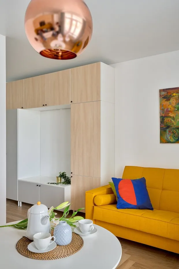 Foto: Sala de estar en estilo moderno, minimalismo, consejos, #cómoahorrar – foto en nuestro sitio web