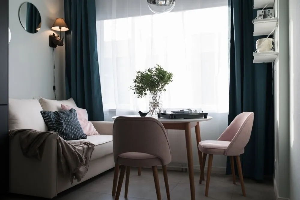 照片：斯堪的纳维亚风格厨房和餐厅、当代公寓、重新布置、1室、不超过40平方米，尼娜·伊万诺娃 – 我们网站上的照片