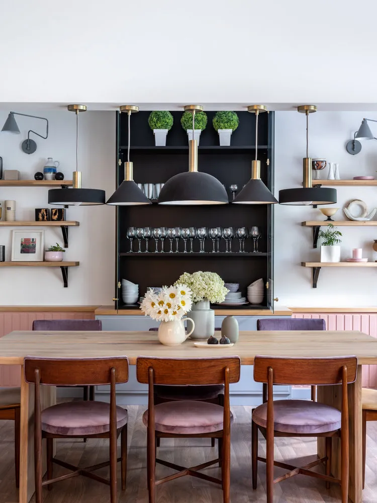 Foto: Küche und Esszimmer im Skandinav-Stil, Renovierung in der Praxis, Laminat, Laminat auf dem Boden, Laminat auf der Wand – Fotos auf unserer Website