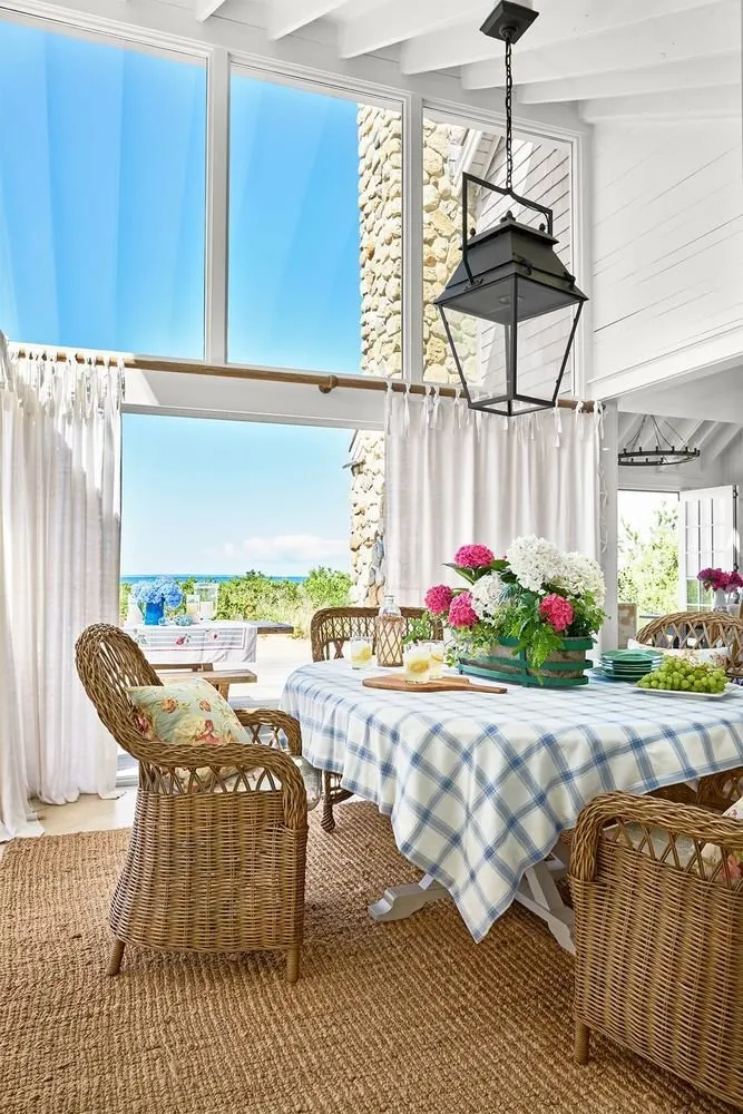 照片：普罗旺斯与乡村风格的厨房和餐厅，室内装饰，房屋，美国，白色，小屋，蓝色，复古，松绿色，房屋与小屋，海滩风格，室内古董家具，如何在室内使用马赛克瓷砖，海景风格的室内装饰 – 我们网站上的照片