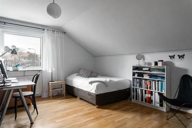 照片：卧室北欧风格、现代、室内装饰、房屋、白色、极简主义、别墅、灰色、蓝色、棕色，4间或以上卧室，面积超过90平方米 – 网站上的照片