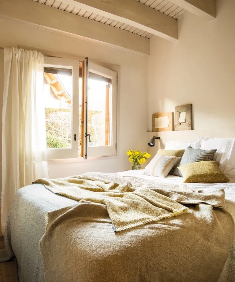 照片:生态风格卧室,房屋,西班牙,木屋,米色,家居与花园,4人或更多,超过90平方米 – 网站上的照片