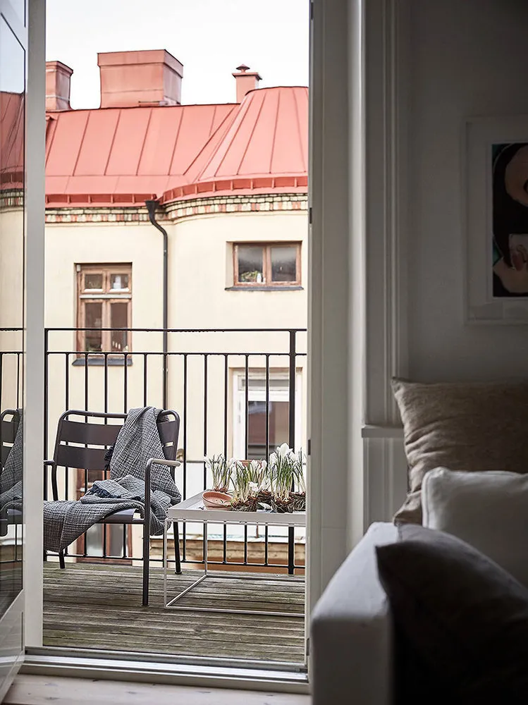 照片：阳台，极简主义、阁楼、现代、混合装饰、公寓，瑞典，装饰、家具和灯光、白色、哥德堡、1室、最多40平方米，艾玛·菲舍尔 – 我们网站上的照片