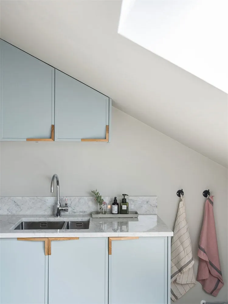 照片:北欧风格厨房与餐厅,公寓,技巧,白色,极简主义,米色,蓝色 – 我们网站上的照片