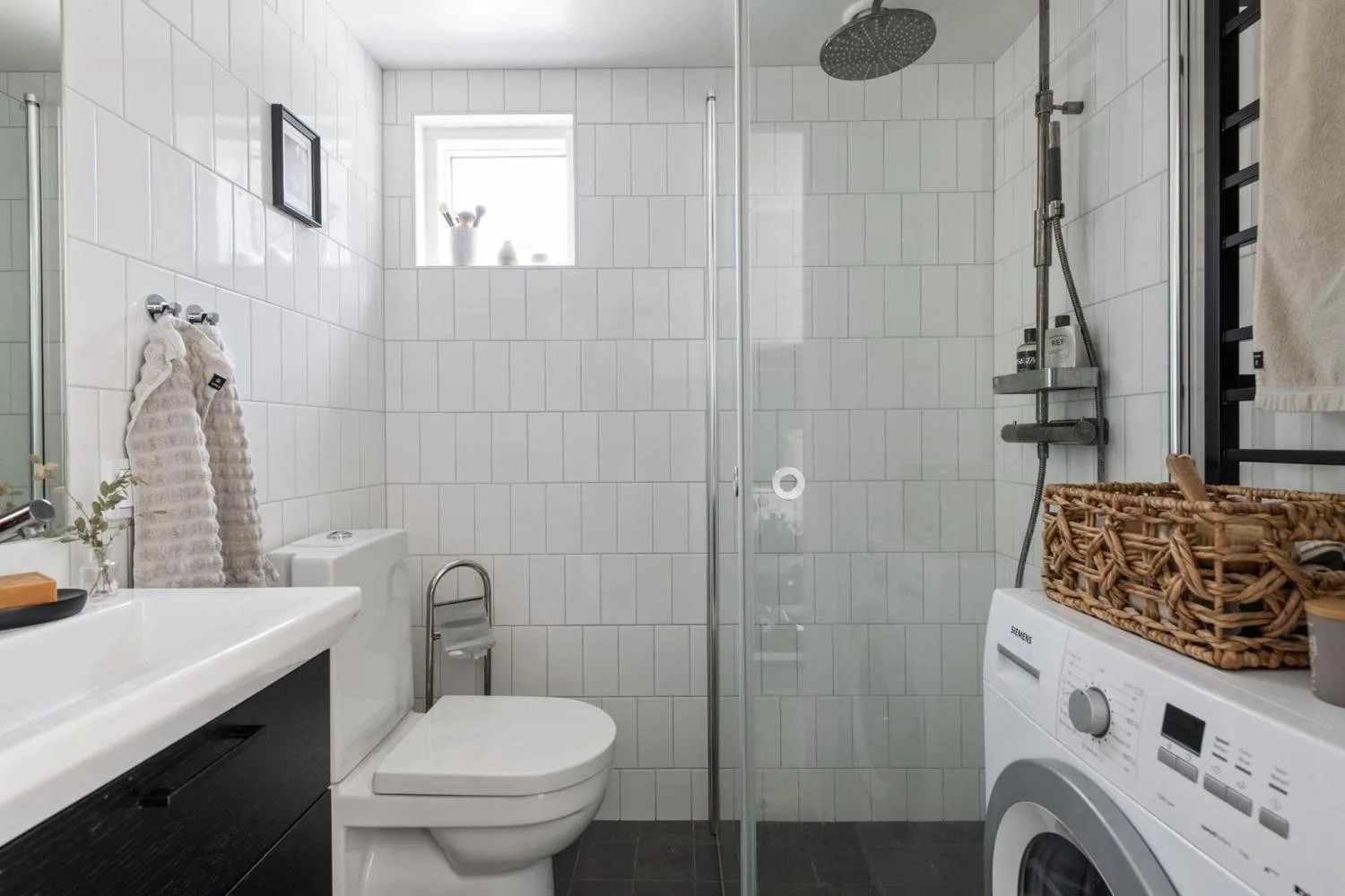 照片:白色、黑色、灰色,房屋与小屋,面积小于40平方米 – 我们网站上的照片