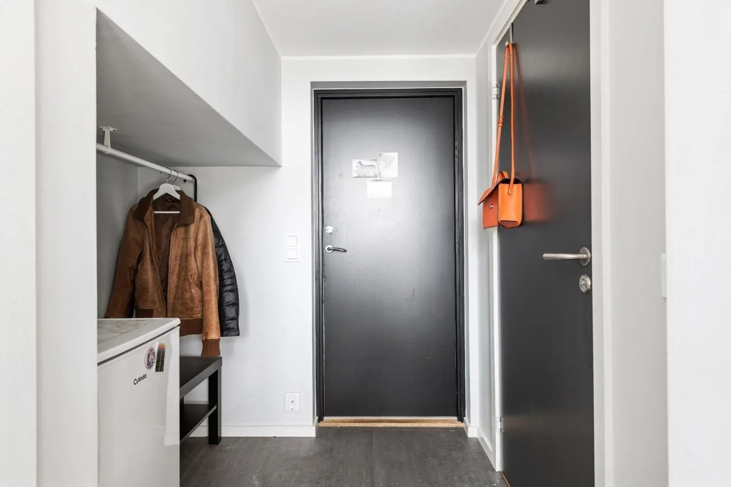 照片:白色、黑色、灰色,房屋与小屋,面积小于40平方米 – 我们网站上的照片