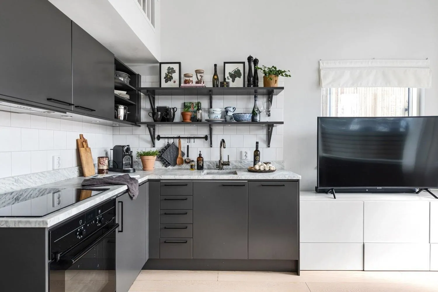 照片:白色、黑色、灰色,房屋与小屋,面积小于40平方米 – 我们网站上的照片