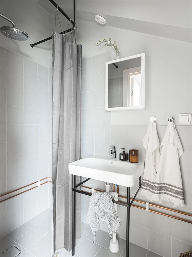 照片:北欧风格浴室,公寓,技巧,白色,极简主义,米色,蓝色 – 我们网站上的照片