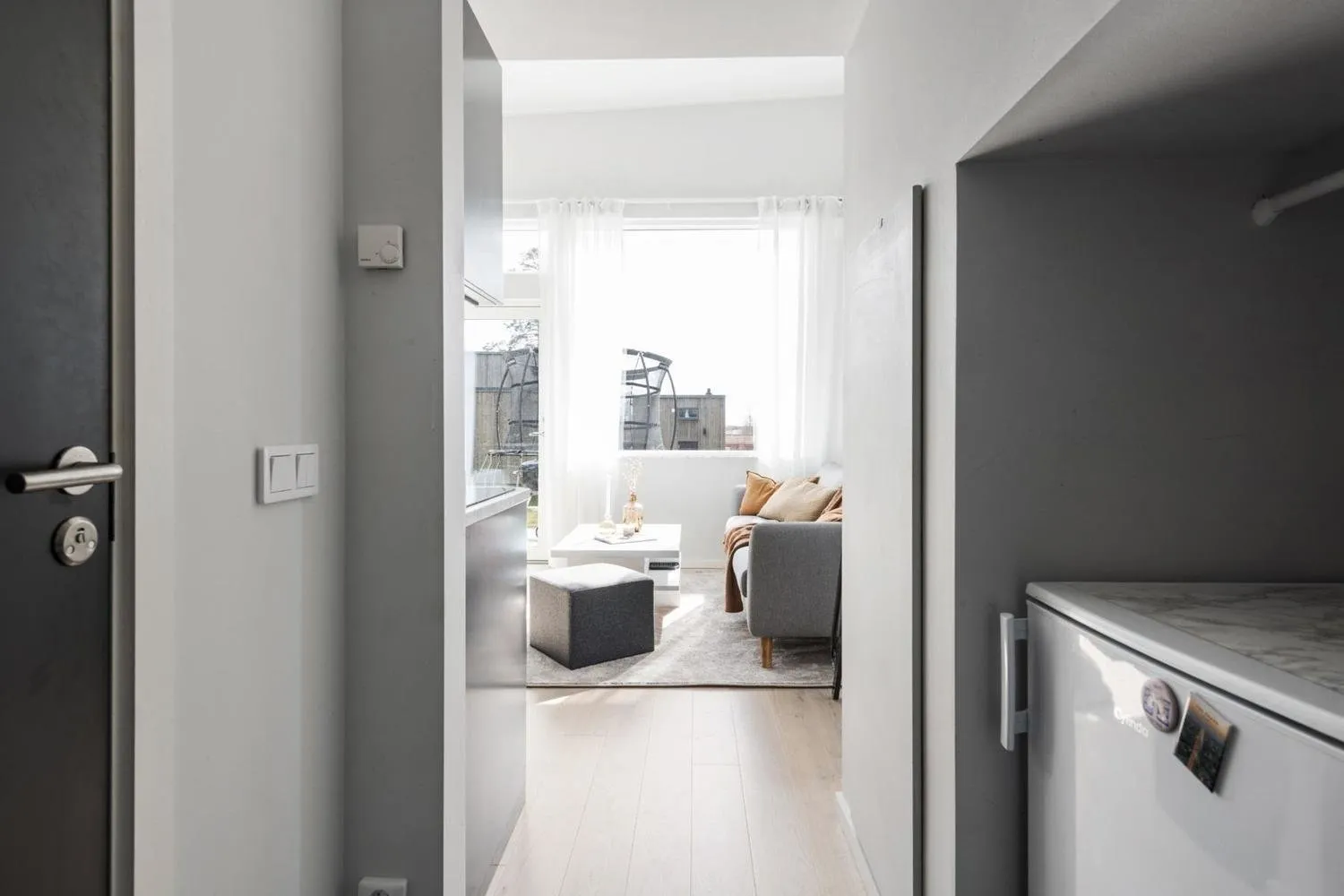 照片:白色、黑色、灰色,房屋与小屋,面积小于40平方米 – 我们网站上的照片