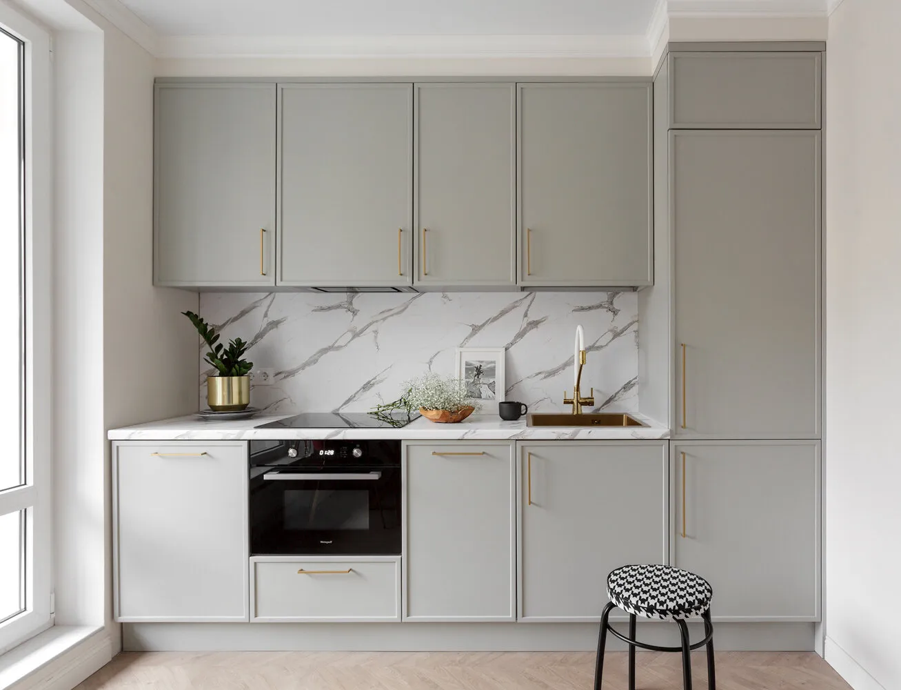 Foto: Cocina y comedor en estilo Clásico, Moderno, Apartamento, Proyecto de la Semana, San Petersburgo, Edificio de hormigón, 2 habitaciones, hasta 40 m², 40-60 m², Alena Matiso – foto en nuestro sitio web