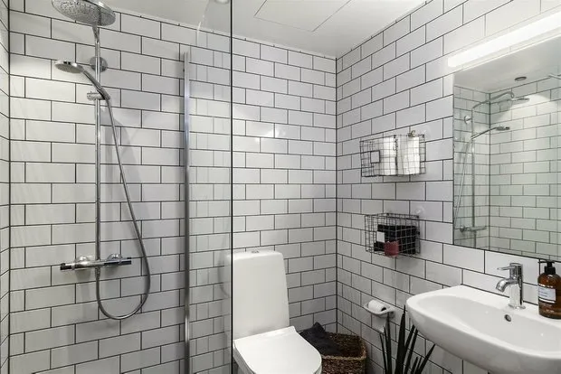 Foto: Baño en estilo escandinavo, Apartamento pequeño – fotos en nuestro sitio web