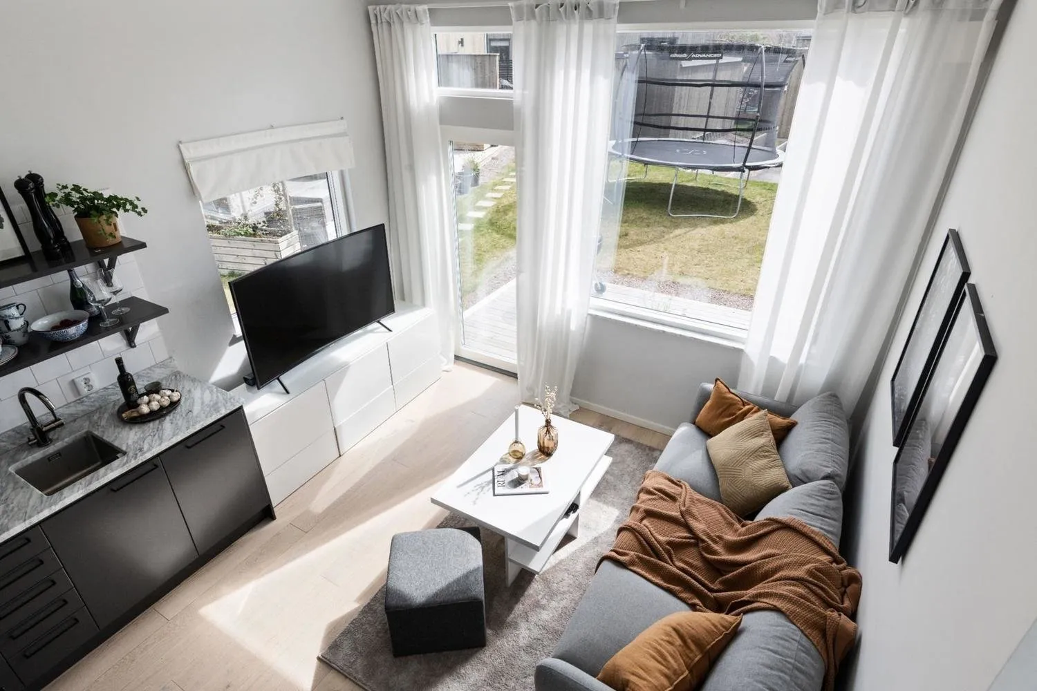 照片:白色、黑色、灰色,房屋与小屋,面积小于40平方米 – 我们网站上的照片