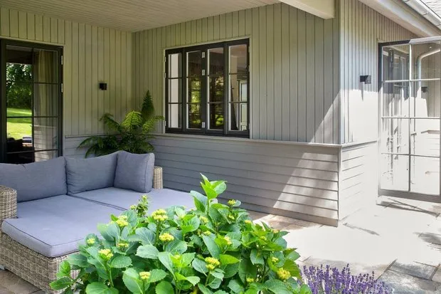 照片:极简主义风格的露台、北欧、现代、房屋、白色、灰色、棕色、家居与花园——我们网站上的照片