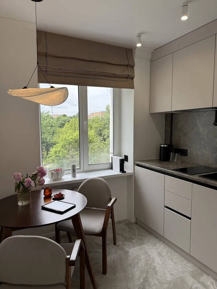 Foto: en estilo , Vivienda, Diseño de habitación, Estilo de interior, Diseño de interiores, Consejos, Sistemas de almacenamiento, cómo hacer que el interior sea más acogedor, cómo aumentar visualmente el área de una vivienda pequeña, renovación en krushchev, remodelación de krushchev, Krushchev, viviendas estándar, vivienda en krushchev, Cómo hacer que una pequeña vivienda parezca más grande visualmente, Cómo elevar visualmente los techos – foto en nuestro sitio web