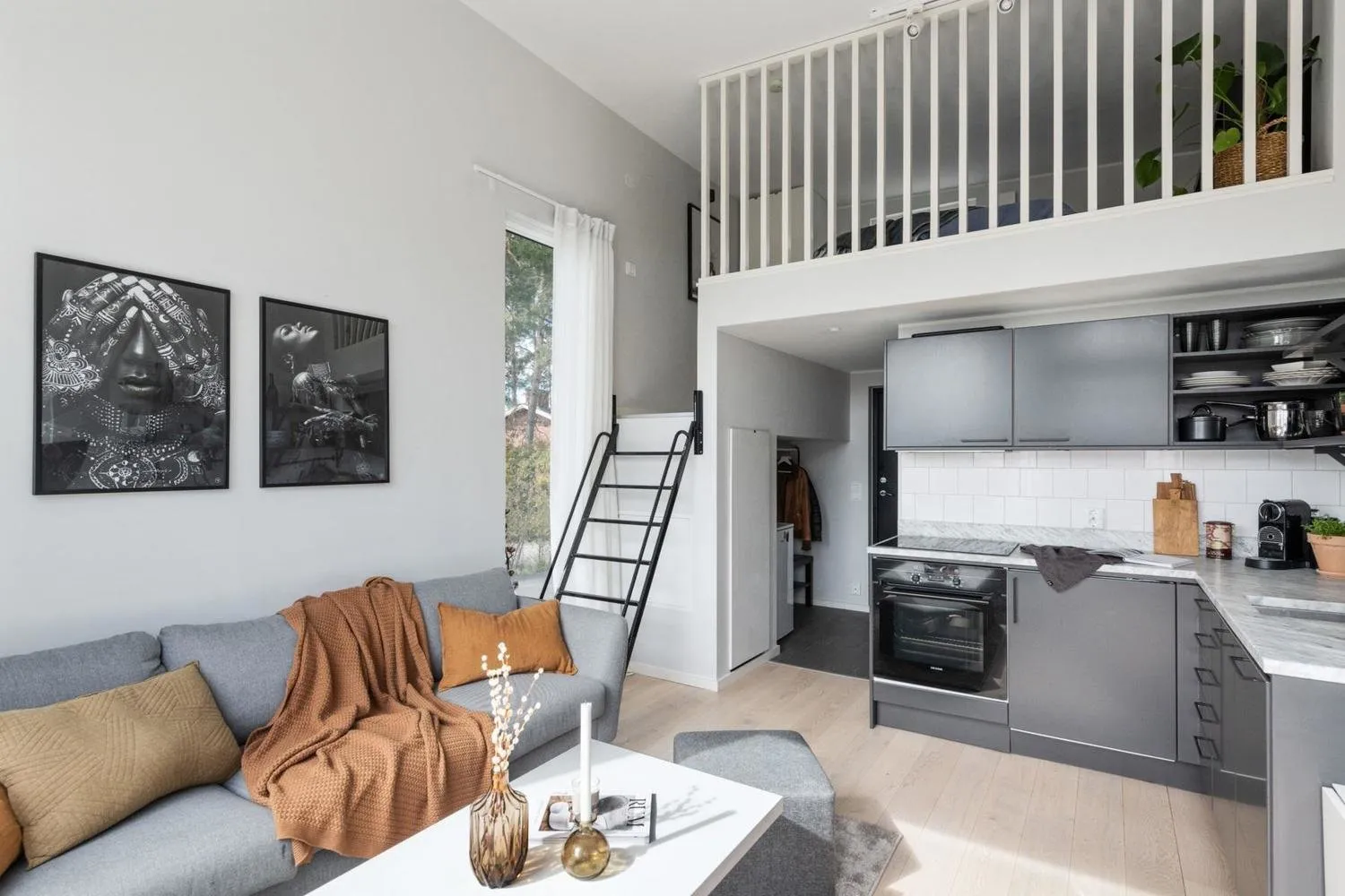 照片:白色、黑色、灰色,房屋与小屋,面积小于40平方米 – 我们网站上的照片