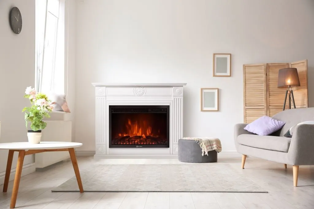 照片:北欧与极简风格客厅,技巧,室内设计中的电暖炉,城市公寓壁炉,公寓壁炉——我们网站上的照片