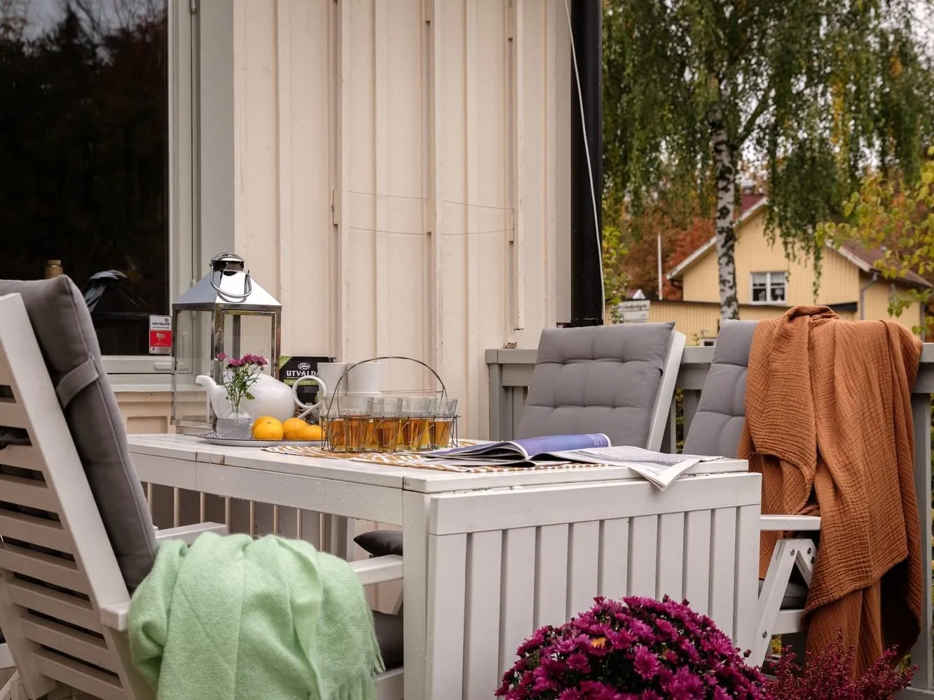 照片：露台，斯堪的纳维亚风格、极简主义、房屋和小屋，4人或以上，超过90平方米 – 我们网站上的照片