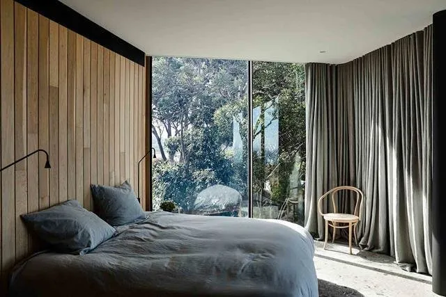 照片:极简风格卧室,房屋、米色、灰色、生态 – 网站上的照片
