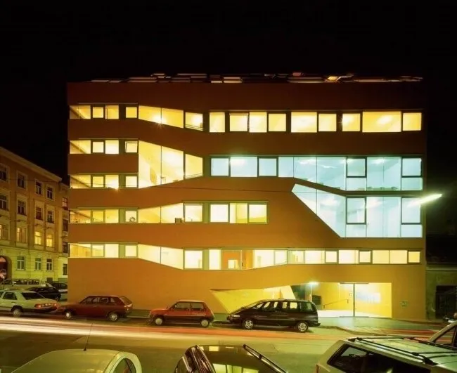 萨尔格工厂建筑外观