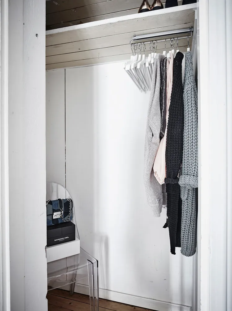 Фотография: Гардеробная в стиле Современный, Скандинавский, Декор интерьера, Квартира, Студия, до 40 метров – фото на нашем сайте