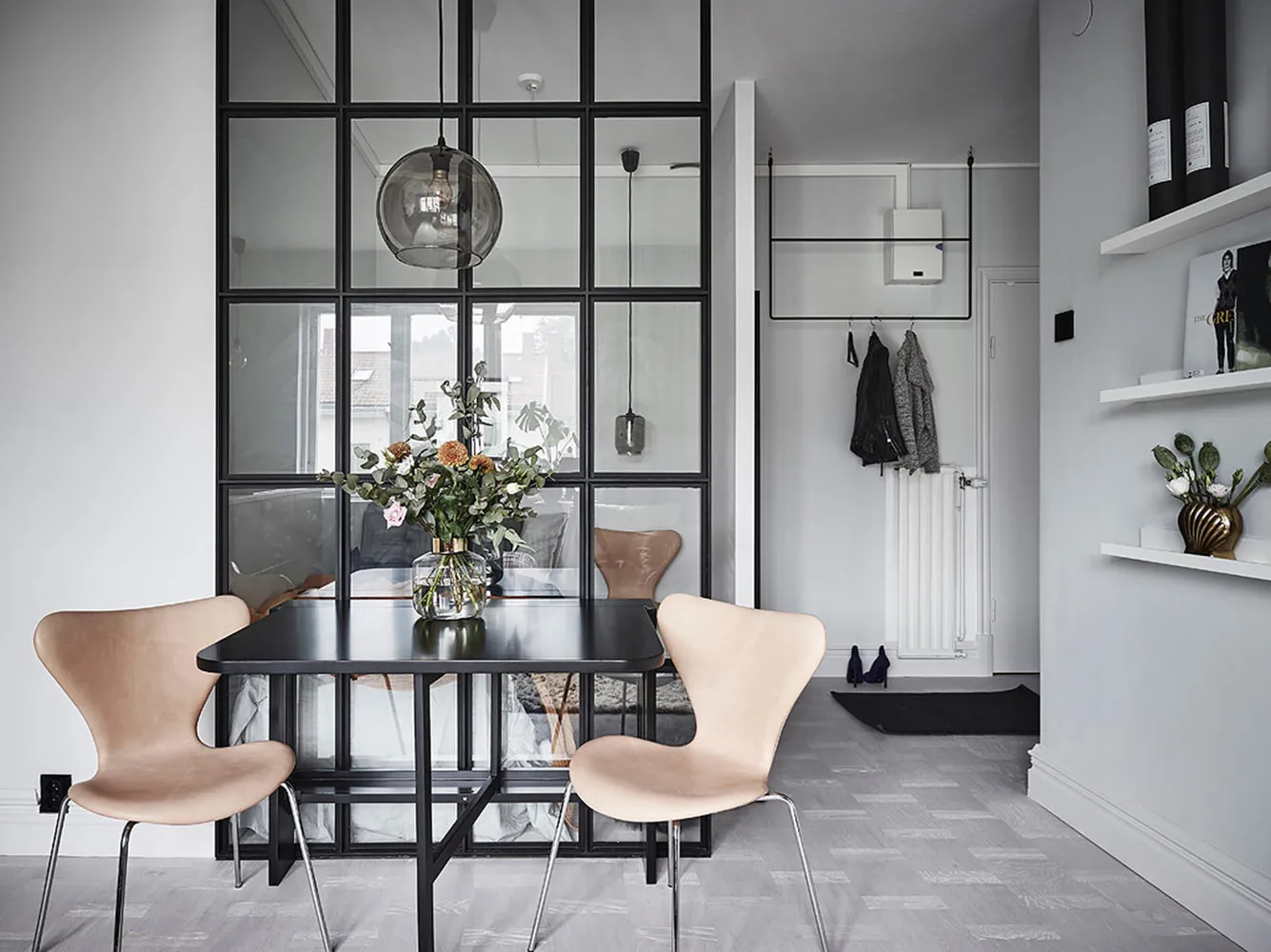 照片:斯堪的纳维亚风格卧室,室内装饰,公寓,工作室,不超过40平方米 – 我们网站上的照片