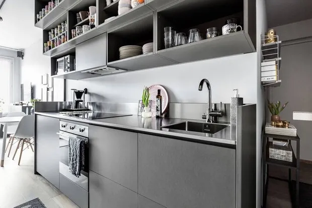 照片:北欧风格厨房和用餐区,室内装饰,紧凑型公寓,公寓,瑞典,灰色,小公寓的灵感,如何装饰小公寓,小公寓设计,1间房,不超过40平方米,室内百科全书 – 我们网站上的照片