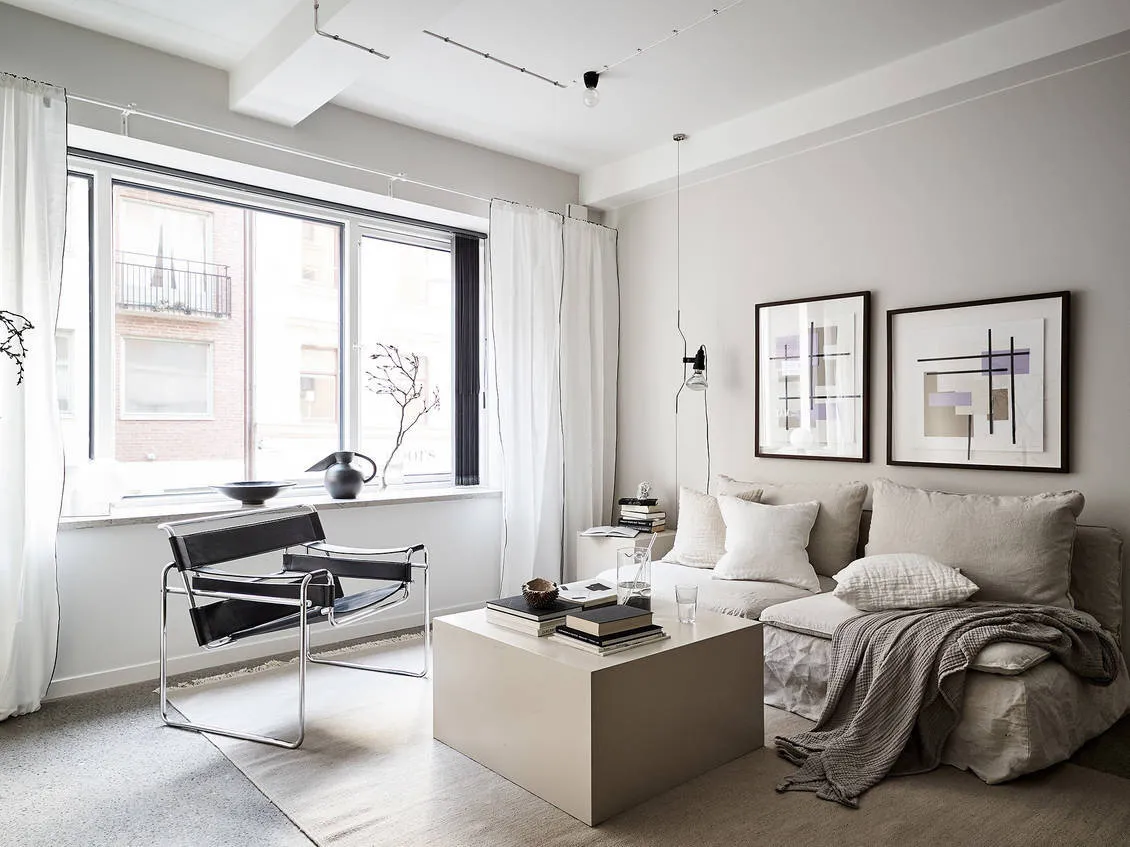 照片：现代、斯堪的纳维亚风格客厅室内装饰，公寓，瑞典，极简主义，米色，灰色，哥德堡，室内几何设计，斯堪的纳维亚极简主义，2室，40-60平方米 – 网站上的照片
