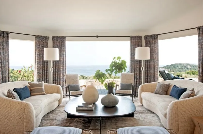 现代风格客厅照片，提示 - 网站上的照片