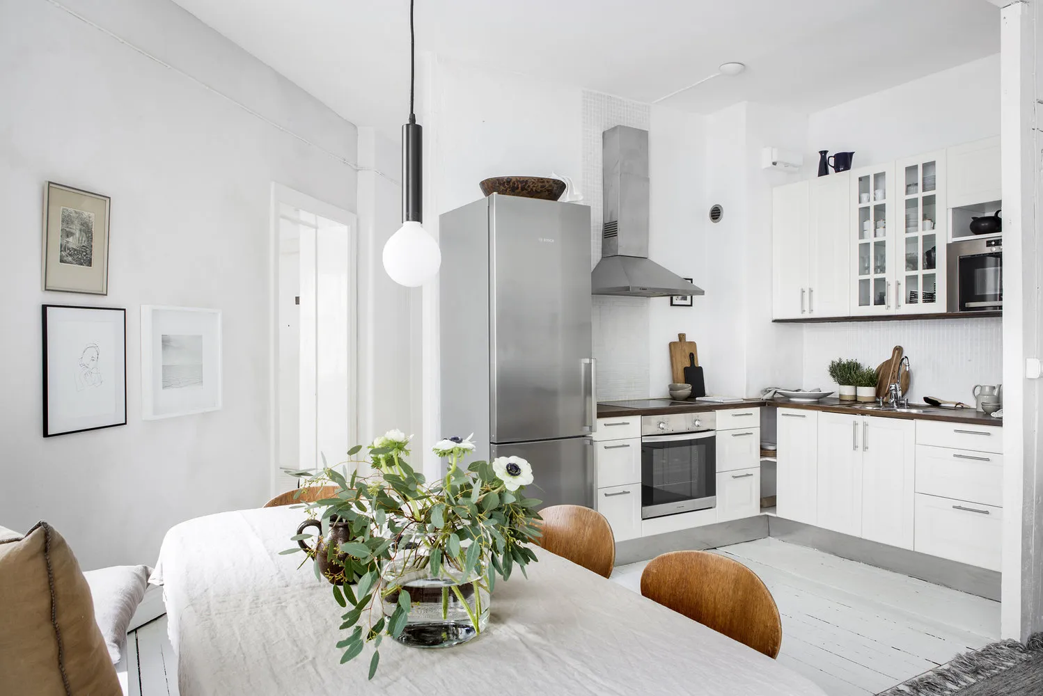 照片:厨房和餐厅斯堪的纳维亚风格、装饰与DIY,公寓,瑞典,白色,哥德堡,2室,40-60平方米 – 我们网站上的照片