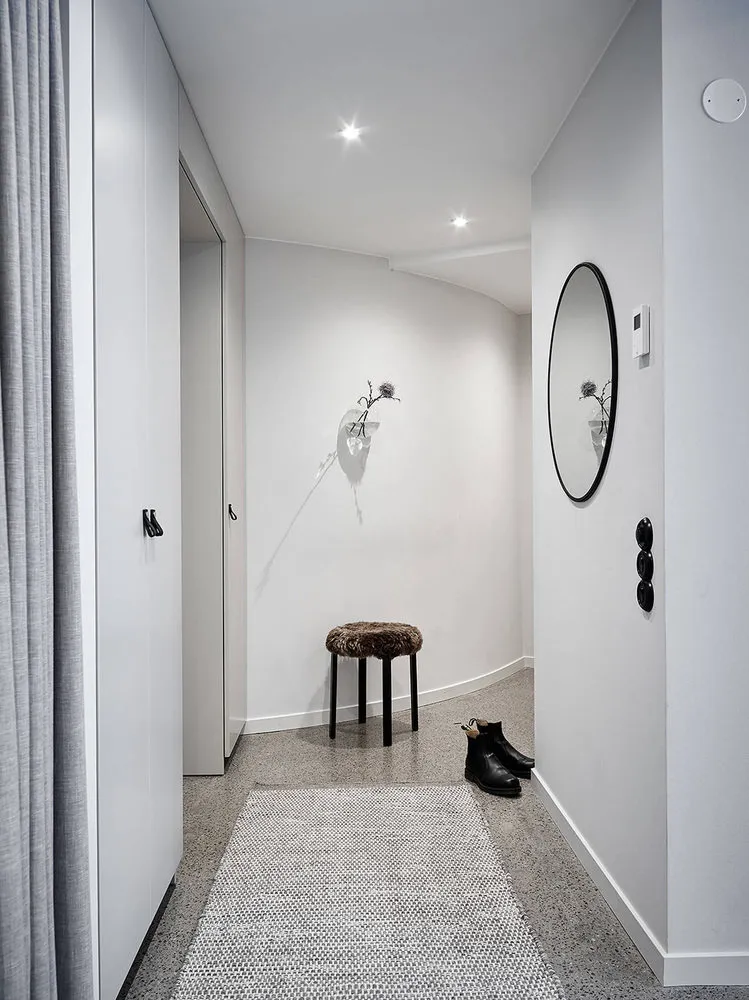 照片：现代、斯堪的纳维亚风格入口大厅室内装饰，公寓，瑞典，极简主义，米色，灰色，哥德堡，室内几何设计，斯堪的纳维亚极简主义，2室，40-60平方米 – 网站上的照片