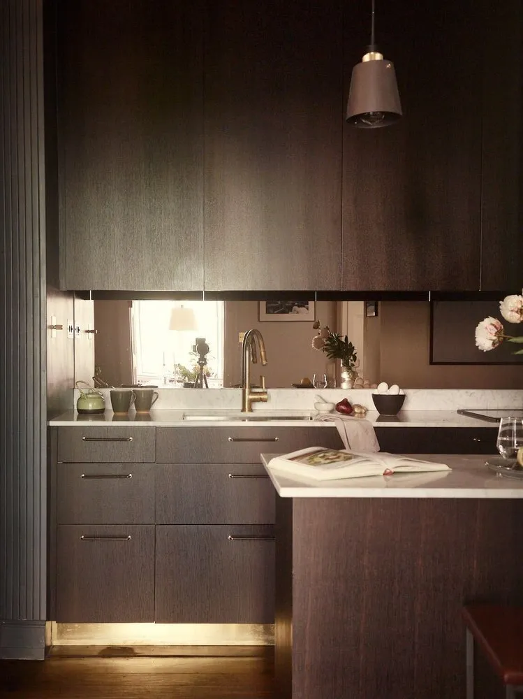 照片：极简风格厨房与餐厅区域，北欧，现代，室内装饰，公寓，瑞典，绿色，米色，棕色，4间或以上，面积90平方米以上 – 网站上的照片