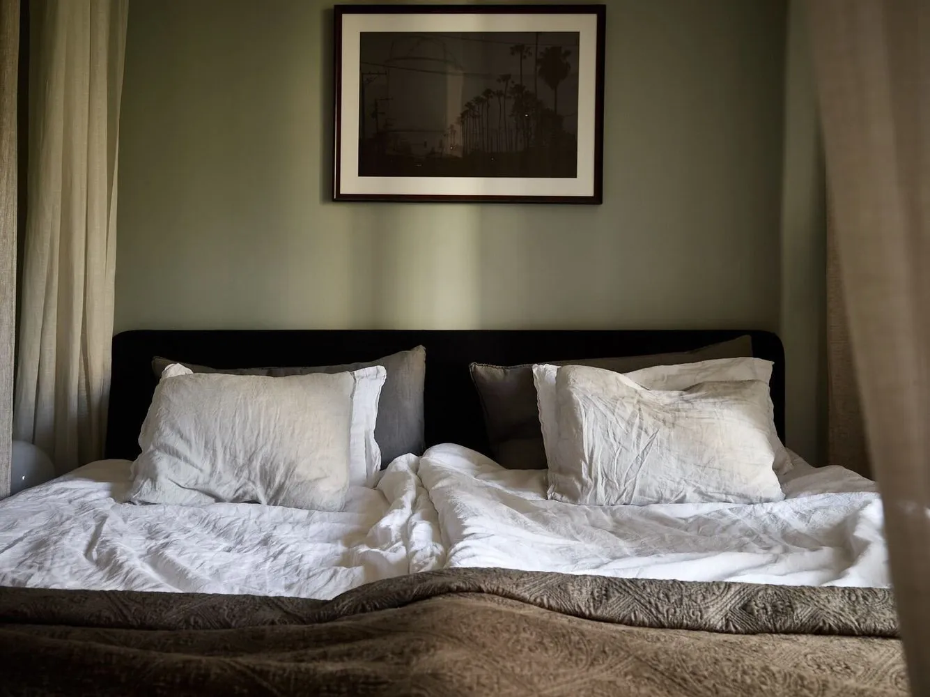 照片：北欧风格卧室，现代，室内装饰，公寓，瑞典，绿色，米色，棕色，4间或以上，面积90平方米以上 – 网站上的照片